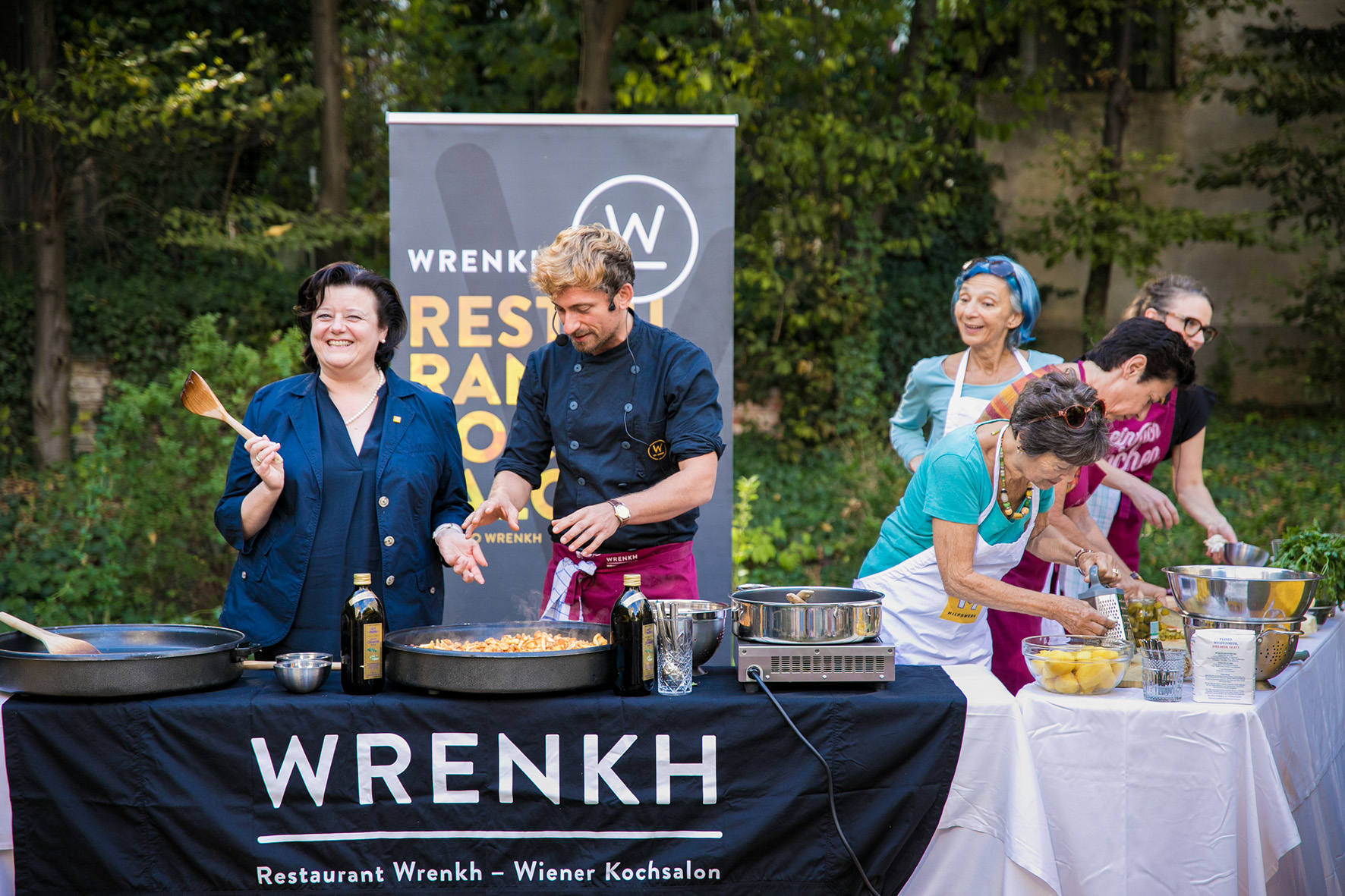 Starkoch Karl Wrenkh kocht vor Publikum