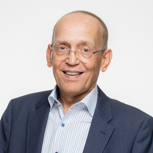 dennis-beck-v2-square-1.jpg