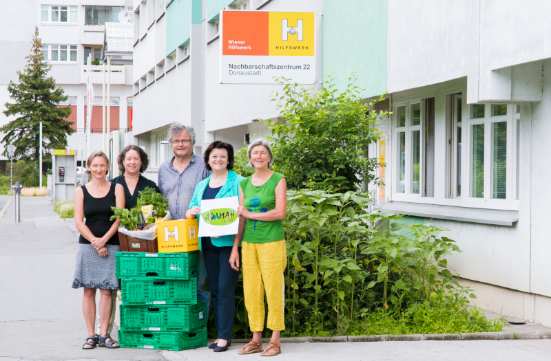 Ein Gruppenfoto mit von links nach rechts: Sibylle Lamatsch, Sigrid Karpf (Wiener Hilfswerk), Gerhard Zoubek (ADAMAH), Sabine Geringer (Wiener Hilfswerk), Elisabeth Zoubek (ADAMAH)