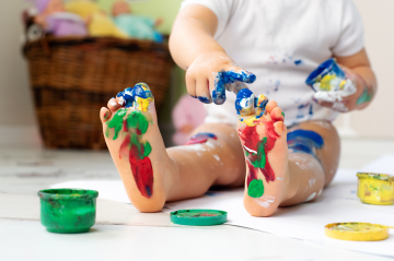 Bemalte Kinderfüße