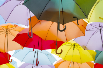 Bunte Regenschirme